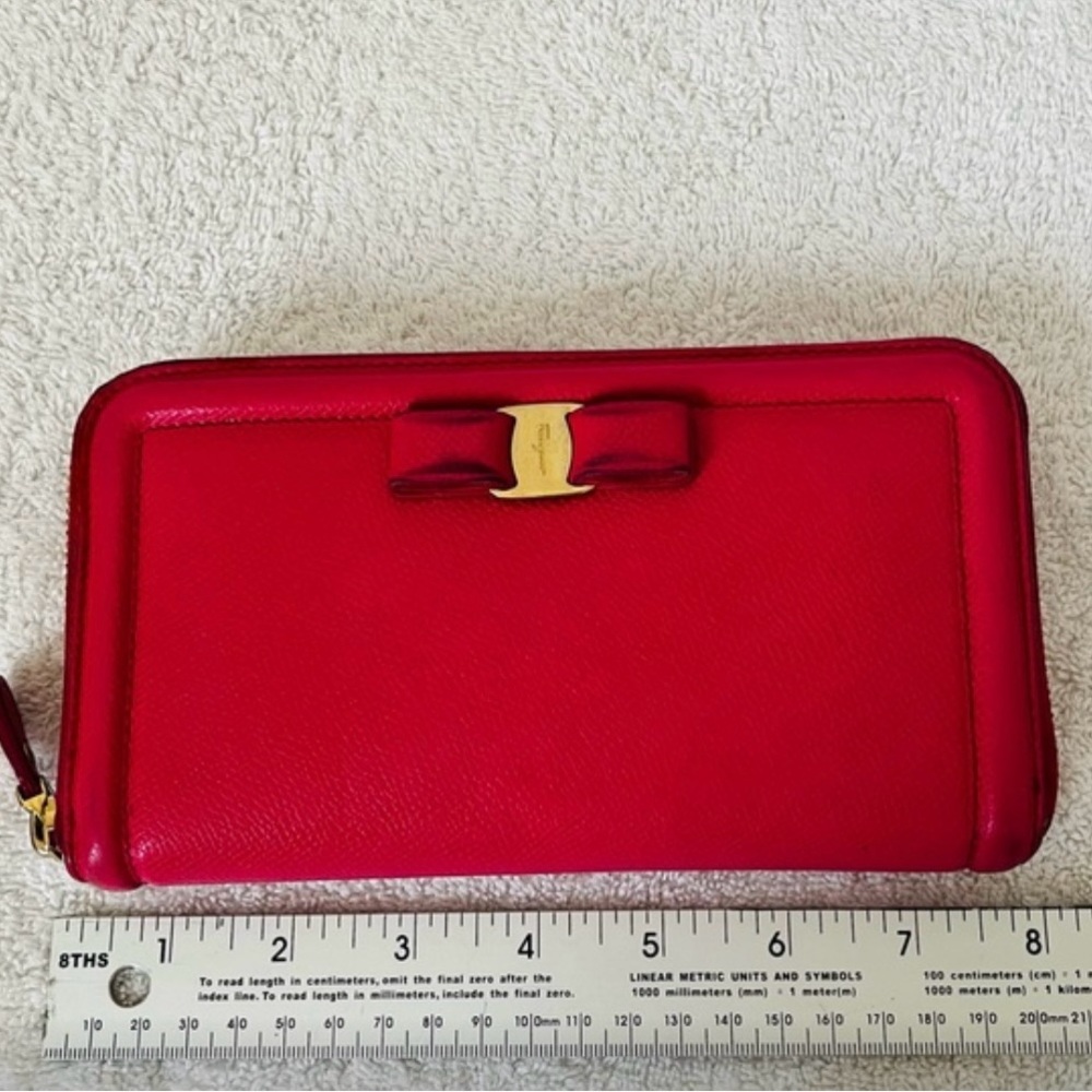 ✨Ferragamo Vara Bow Continental Wallet✨